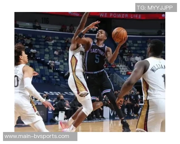 福克斯上半场火力全开11投8中狂砍19分助球队掌控局势