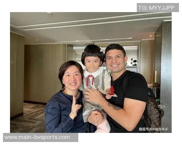 巴西街头偶遇前国脚艾克森身材依旧出众引发网友热议